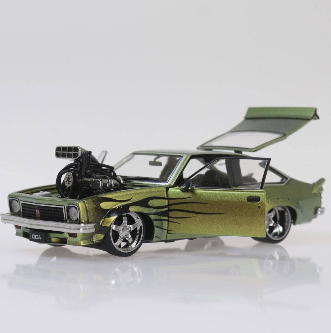 1:24 Colour Shift w/Flames A9X Torana