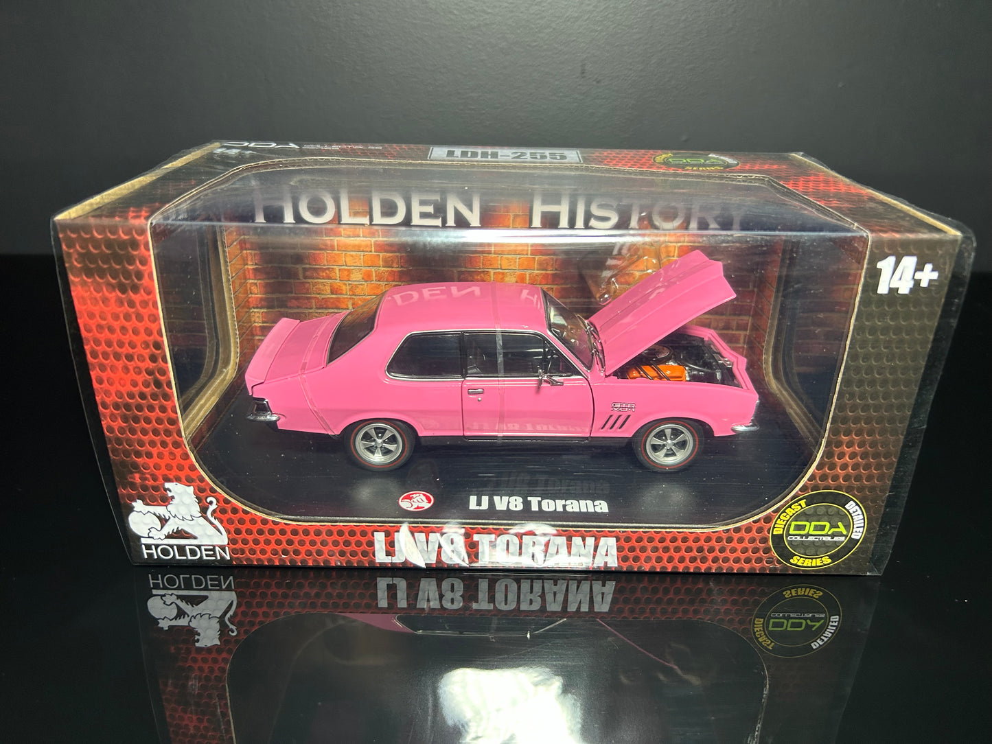 1:24 Lj V8 Torana