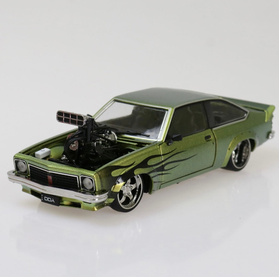 1:24 Colour Shift w/Flames A9X Torana