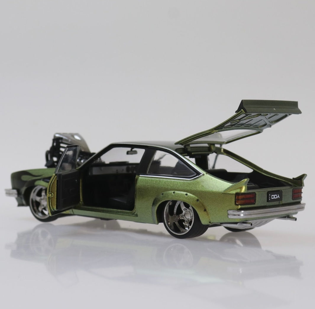 1:24 Colour Shift w/Flames A9X Torana