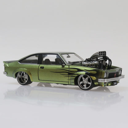 1:24 Colour Shift w/Flames A9X Torana