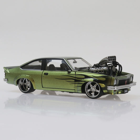 1:24 Colour Shift w/Flames A9X Torana