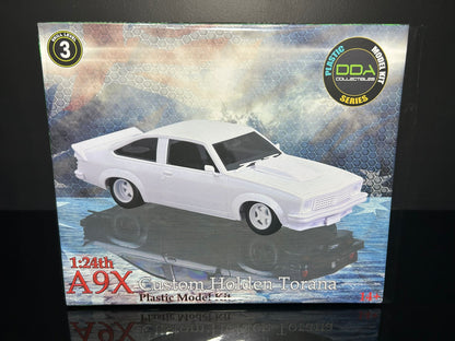 1:24 plastic kit  A9X slammed torana with engine